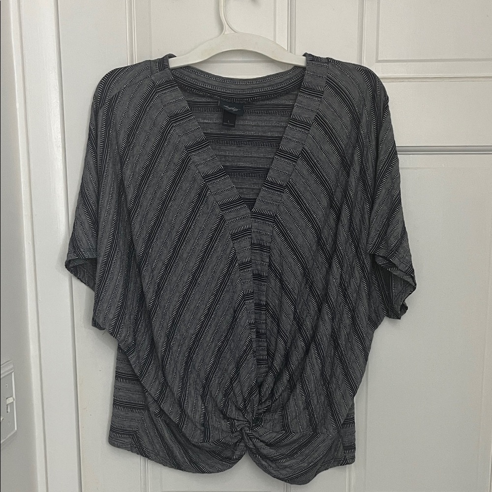 Striped navy and white blouse. Daytrip.